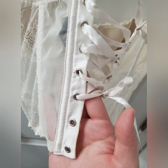 Victoria's Secret Corset Top 36D - Picture 4 of 8